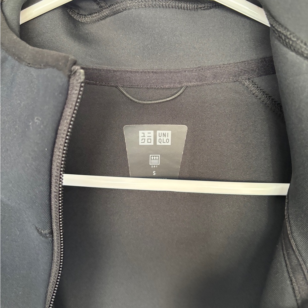 Uniqlo Men's Black Performance Jacket - Picture 11 of 12